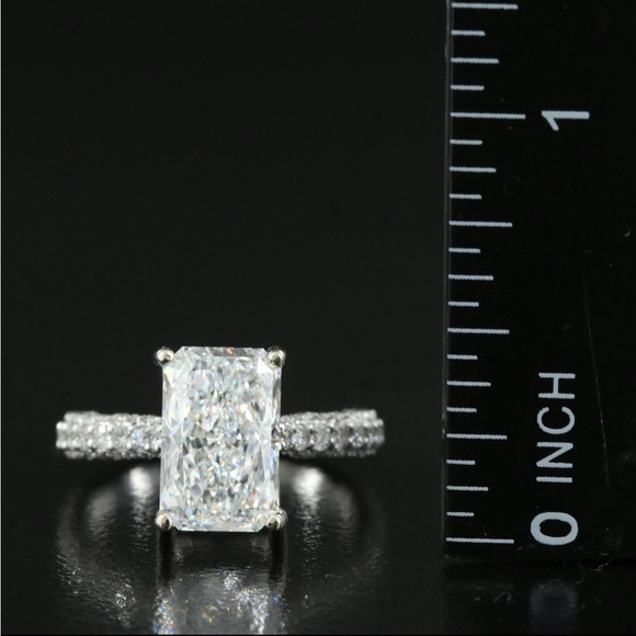 Color Grade E VS1 14 K 3.78 CTW Lab Grown Diamond Ring with IGI Report - Picture 2 of 8